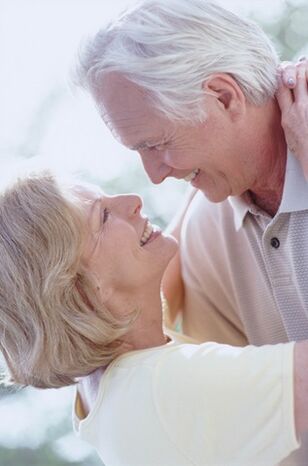 vecāka gadagājuma pāris